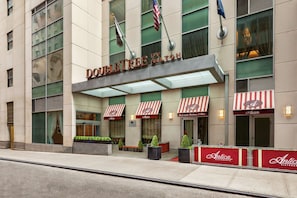 Exterior - DoubleTree by Hilton New York Downtown (New York)