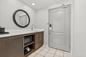 Suite, 2 Queen Beds, Non Smoking | Minibar