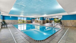 Pool - Hampton Inn & Suites Peru (Peru)