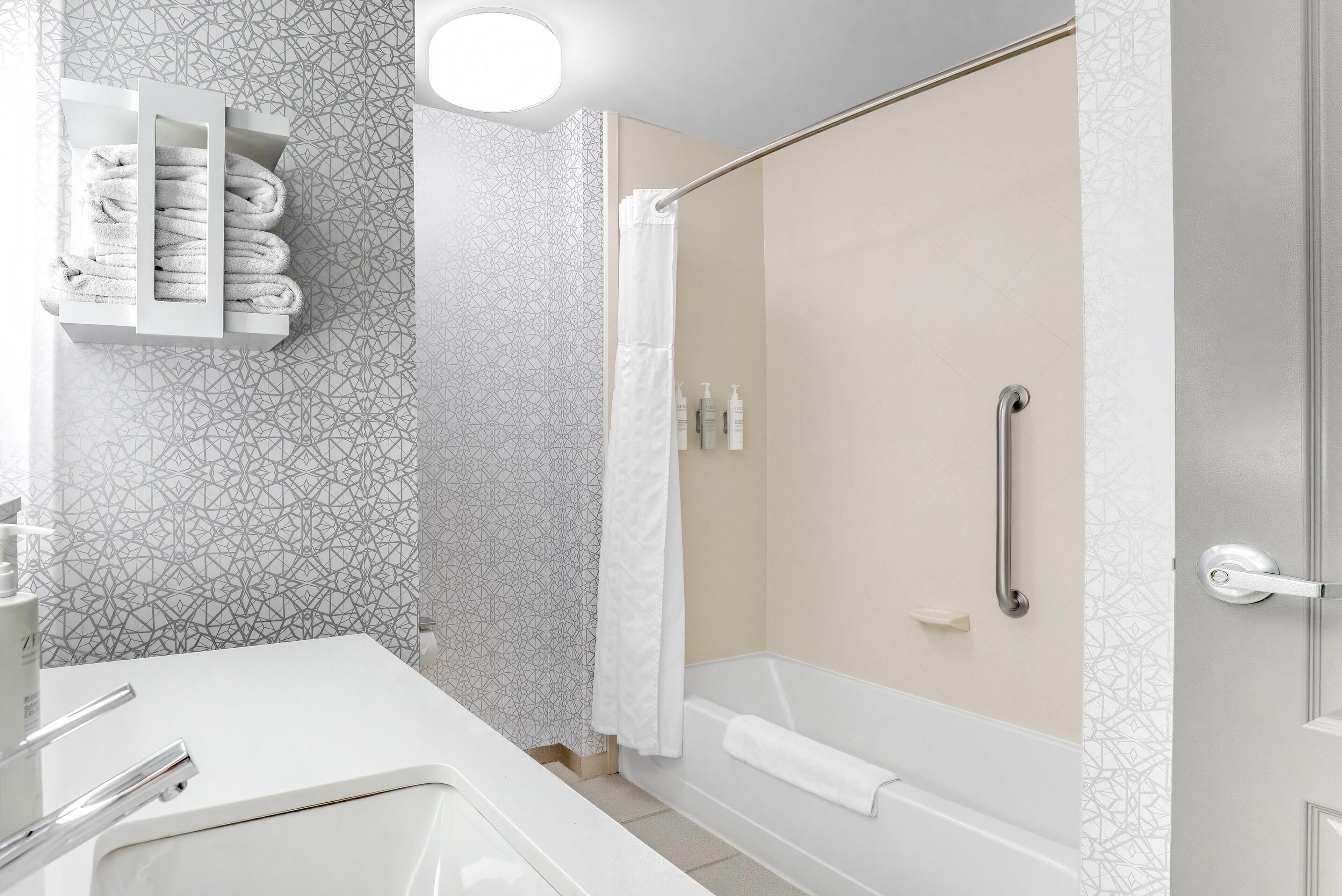 Photo - Hampton Inn and Suites Peru