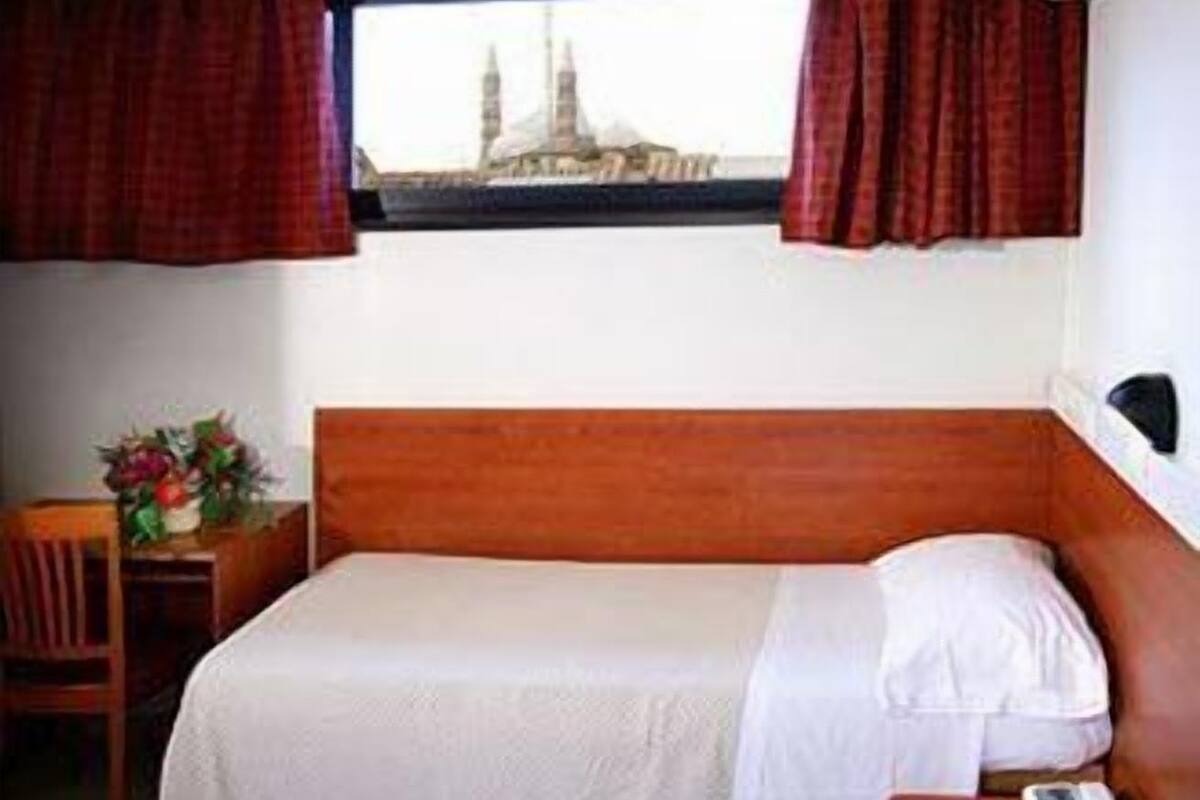 desk, cots/infant beds, rollaway beds, free wifi