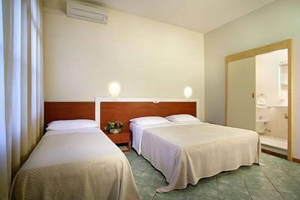 desk, cots/infant beds, rollaway beds, free wifi