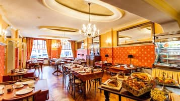 Daily full breakfast (EUR 18 per person)