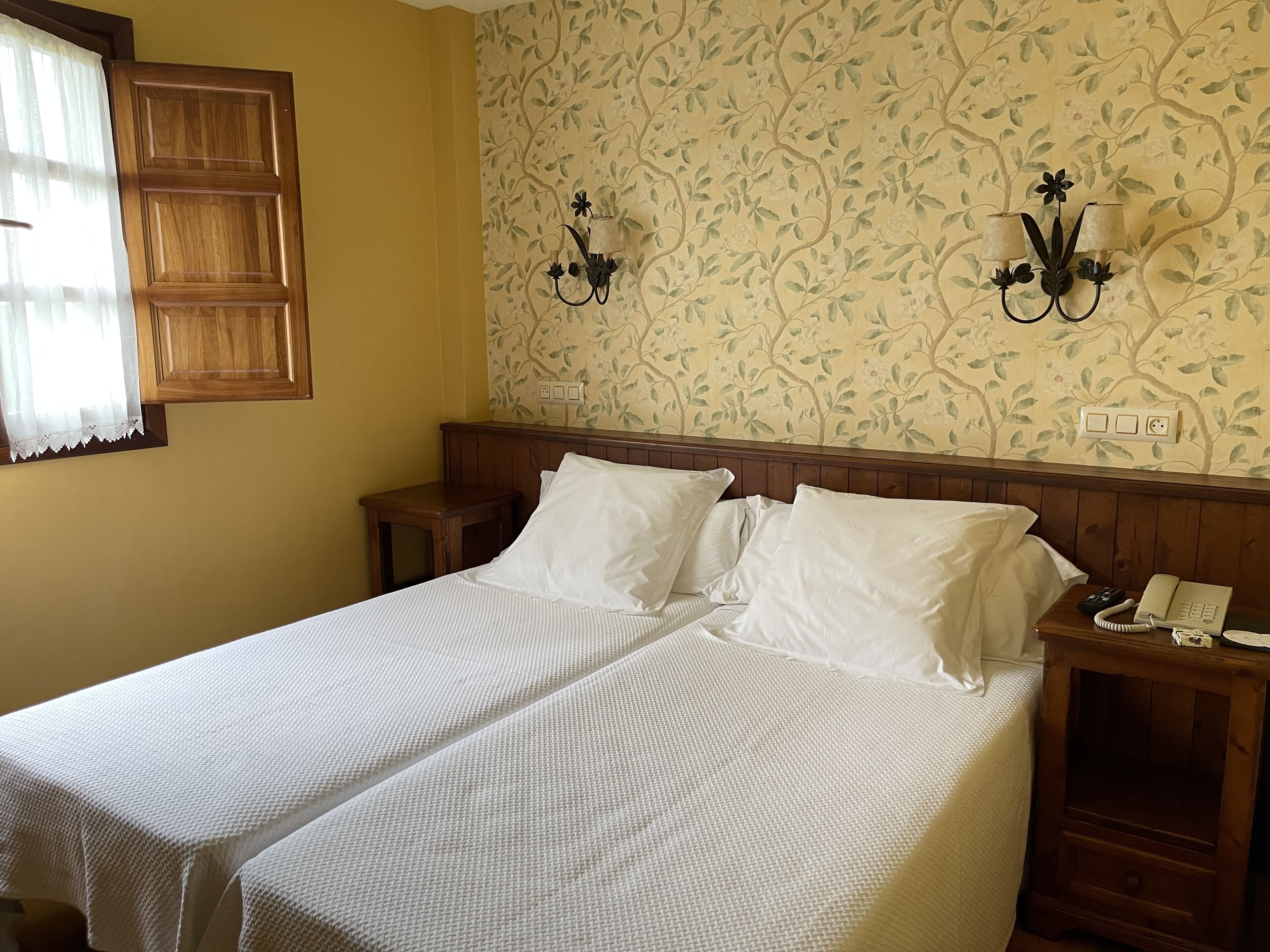 double room | in-room safe, desk, free wifi, bed sheets