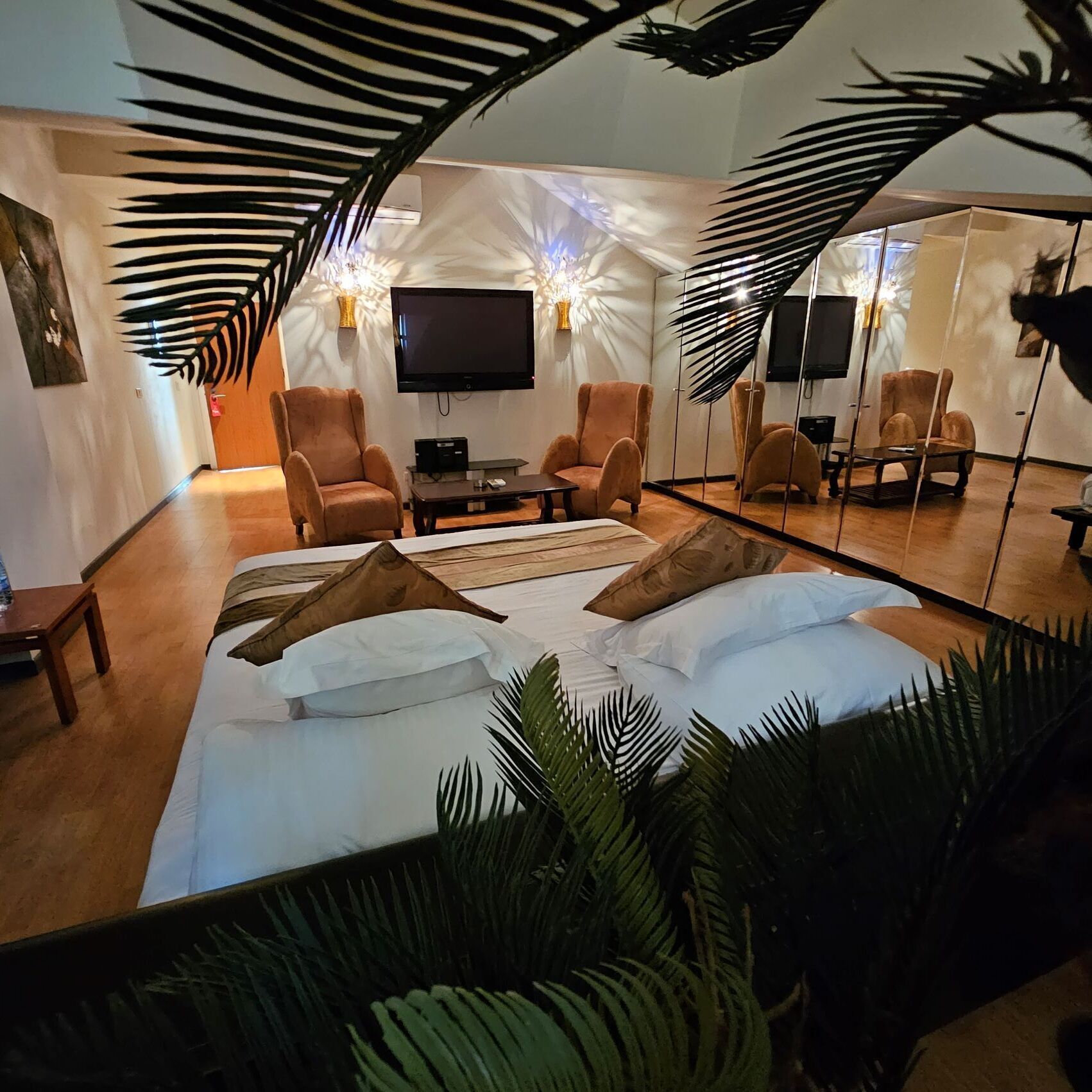 Queen Suite | 1 bedroom, Egyptian cotton sheets, premium bedding, in-room safe