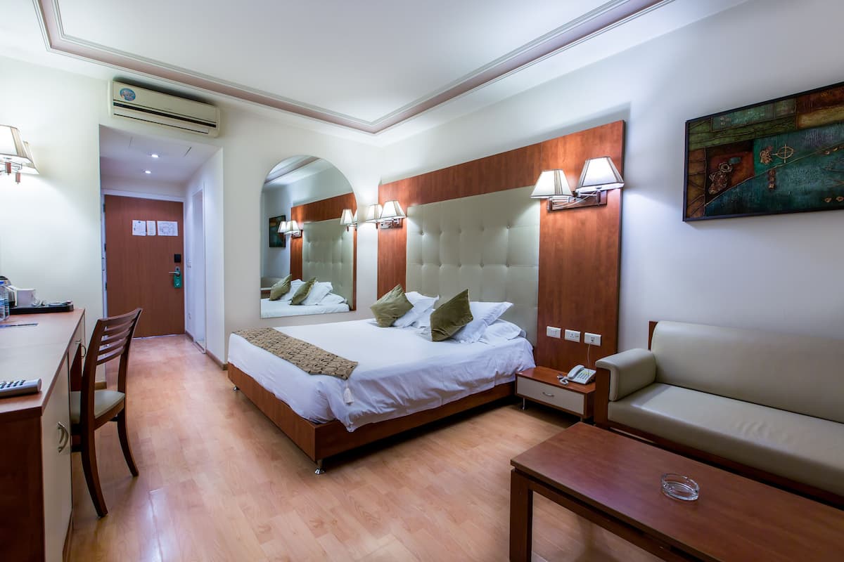 Habitación superior, vista al mar | 1 habitación, sábanas de algodón egipcio y ropa de cama de alta calidad