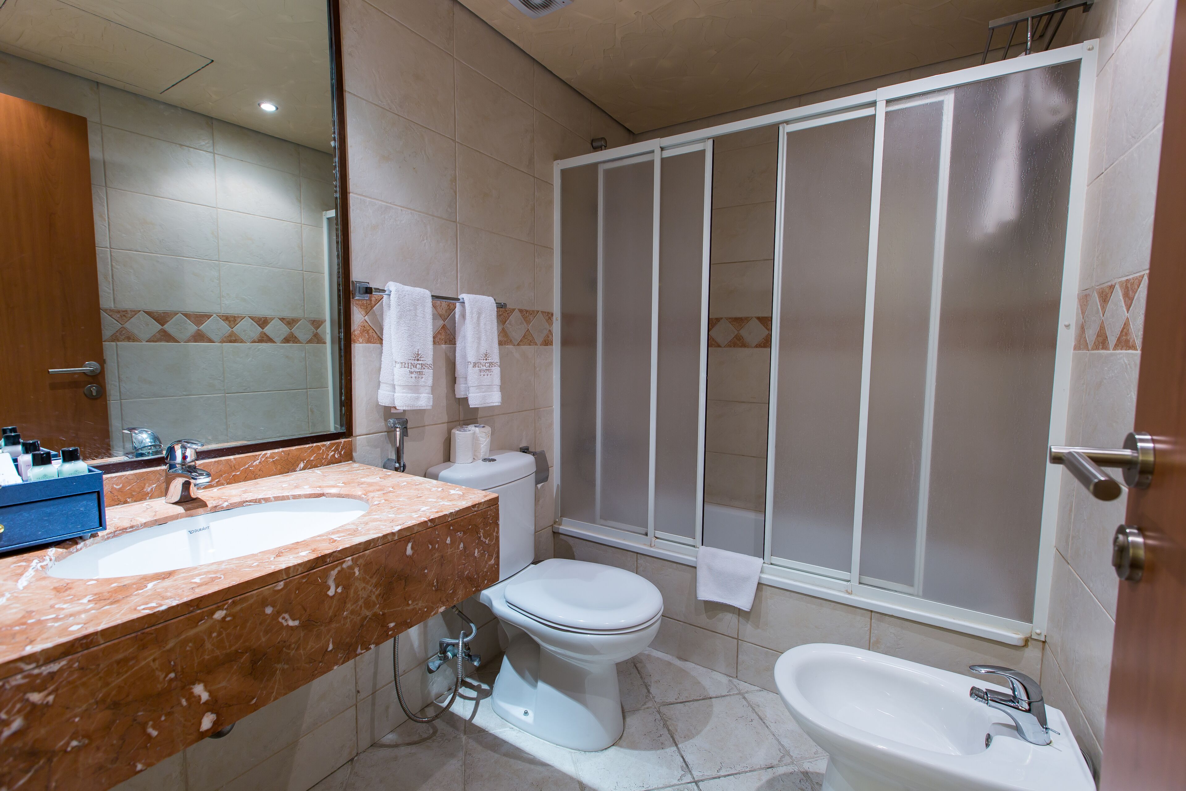 executive suite, sea view | bathroom | free toiletries, hair dryer, bathrobes, slippers