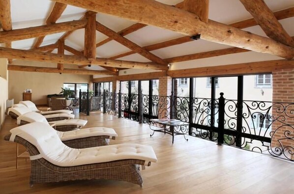 Sauna, hot tub, steam room, Turkish bath, body treatments, aromatherapy