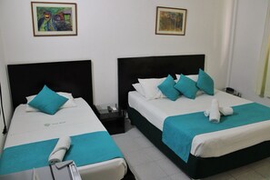 Chambre Triple Standard | Coffres-forts dans les chambres, bureau, fer et planche à repasser