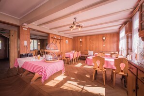 Breakfast area