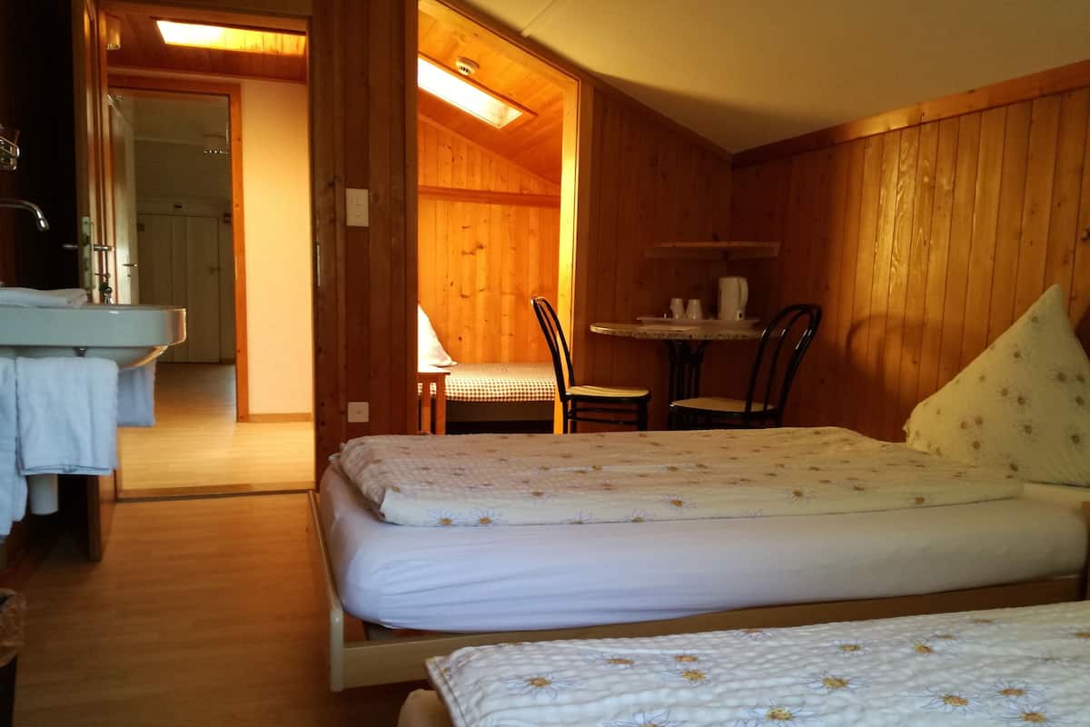 2 habitaciones, cubrecamas y decoración personalizada