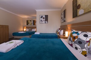 高档床上用品、办公桌、熨斗/熨衣板、免费 WiFi