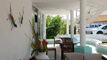 Breakfast, lunch, dinner served; garden views