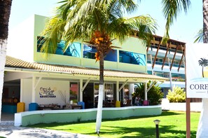 Vista frontal de la propiedad