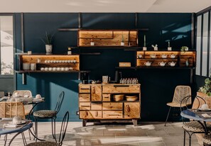 Daily full breakfast (EUR 28 per person)