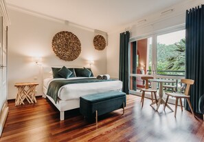 Phòng đôi phong cách cổ điển | Bộ đồ giường cao cấp, nệm cao su hoạt tính (memory foam), minibar 