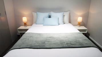 Iron/ironing board, free WiFi, bed sheets