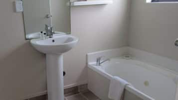 Apartamento superior, 2 habitaciones | Tabla de planchar con plancha y wifi gratis