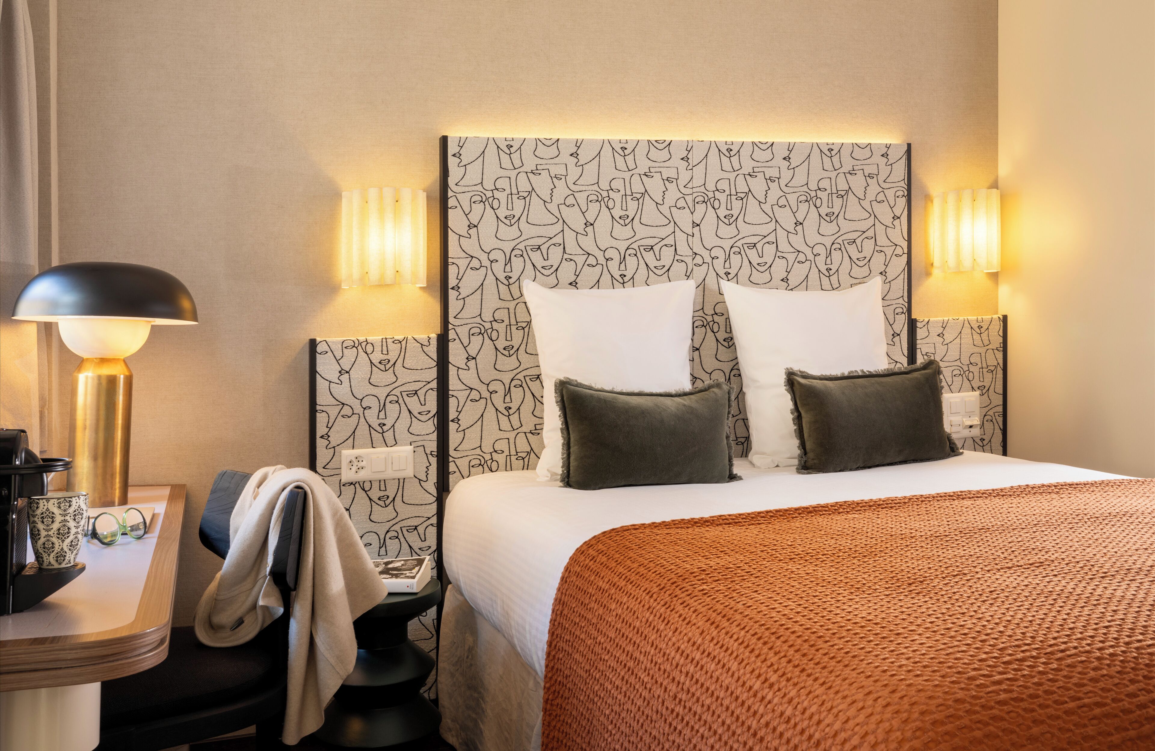 Cosy Double room | Hochwertige Bettwaren, Minibar, Zimmersafe, Schreibtisch