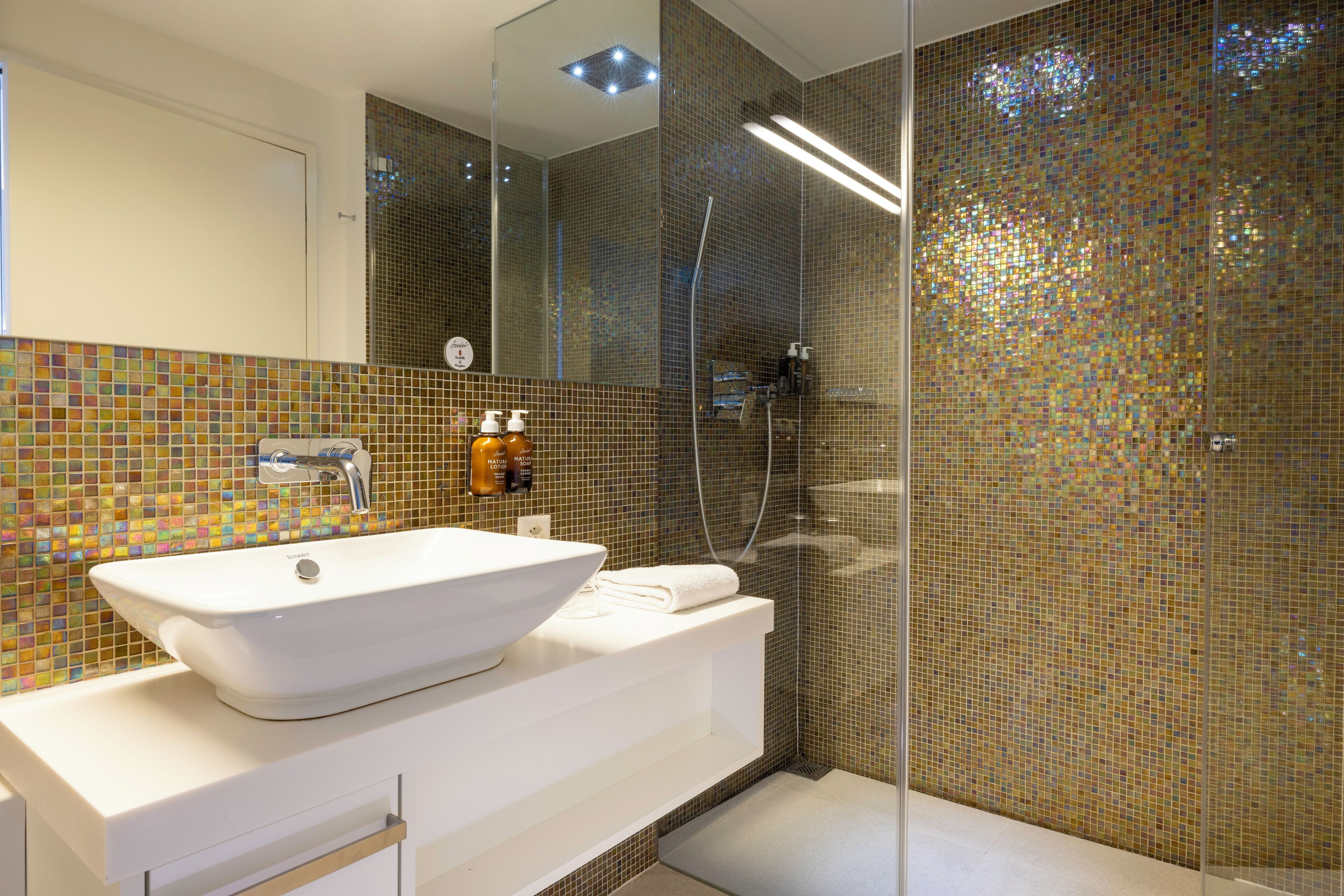 1 bedroom, premium bedding, minibar, in-room safe