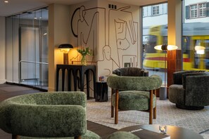 Coin salon dans le hall