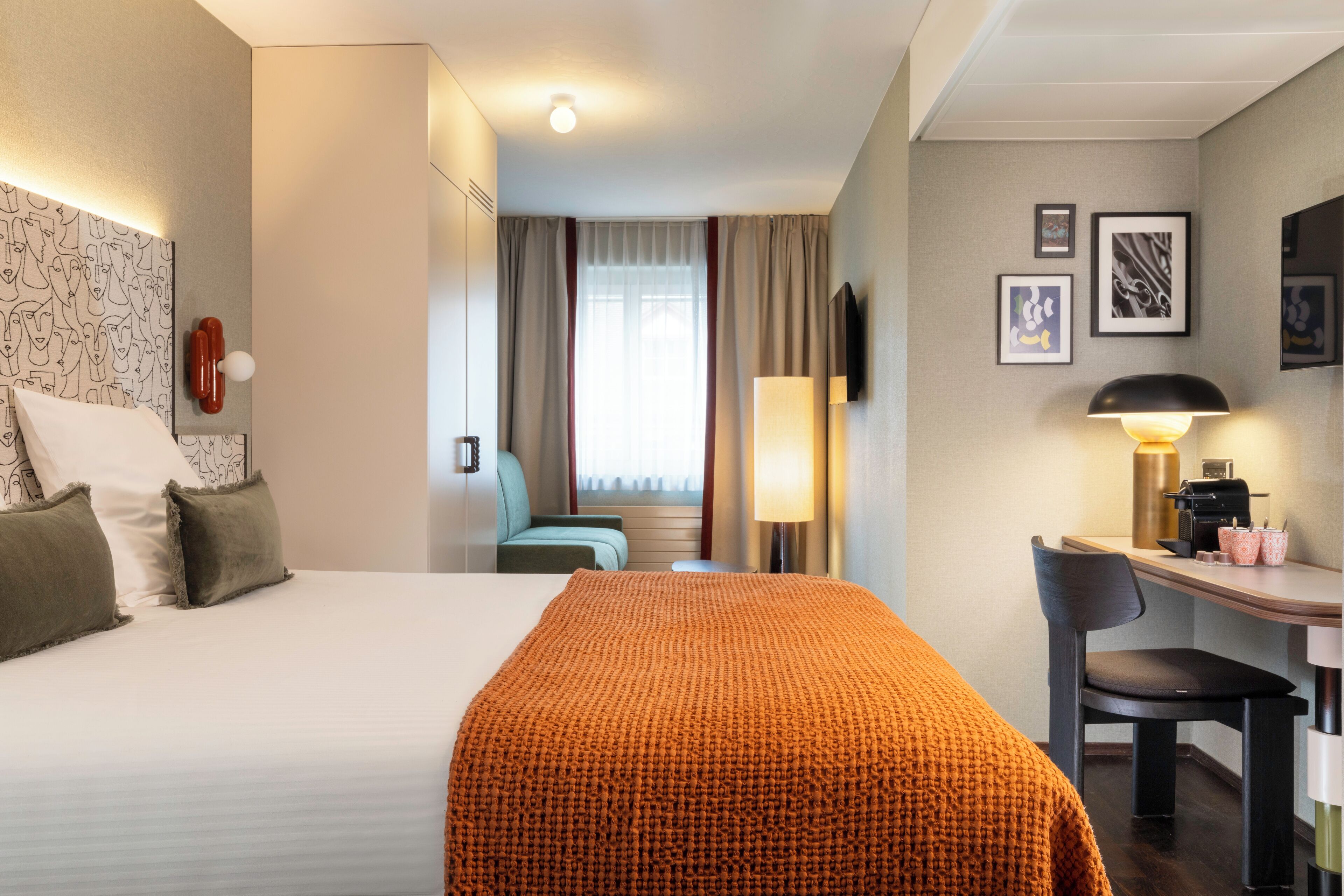 Habitació doble familiar | Roba de llit d'alta qualitat, minibar i caixa forta a l'habitació 