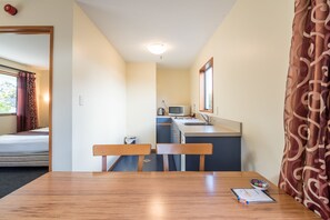 Flat-screen TV - Central Park Motor Lodge (Christchurch)