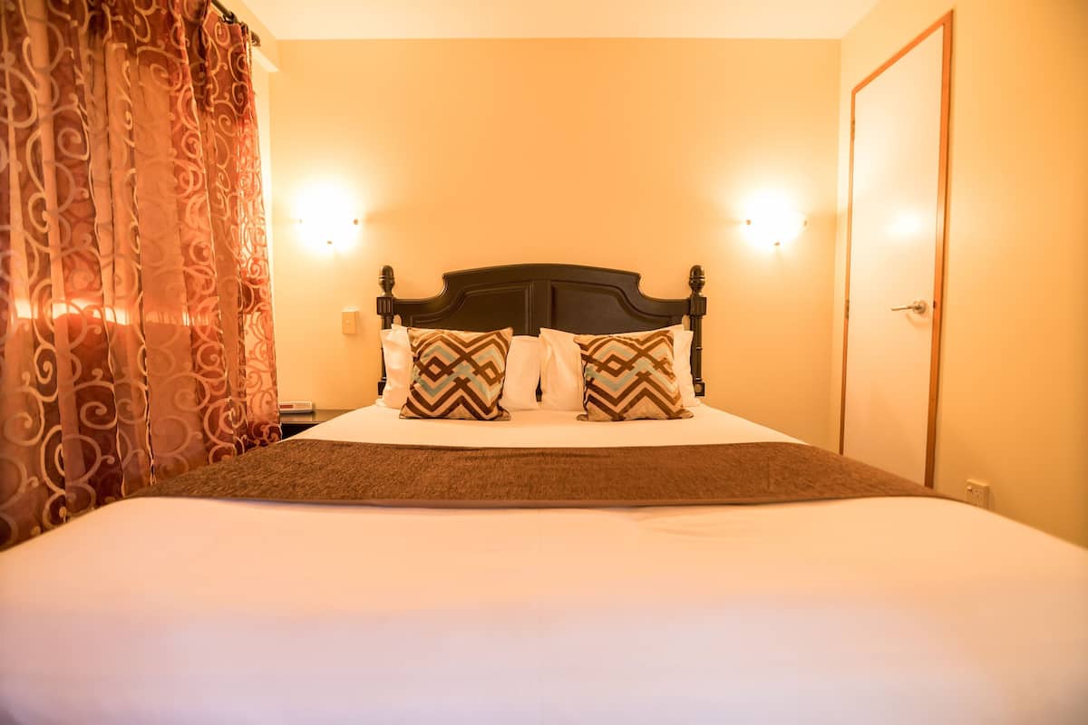 Soundproofing, iron/ironing board, free WiFi, bed sheets