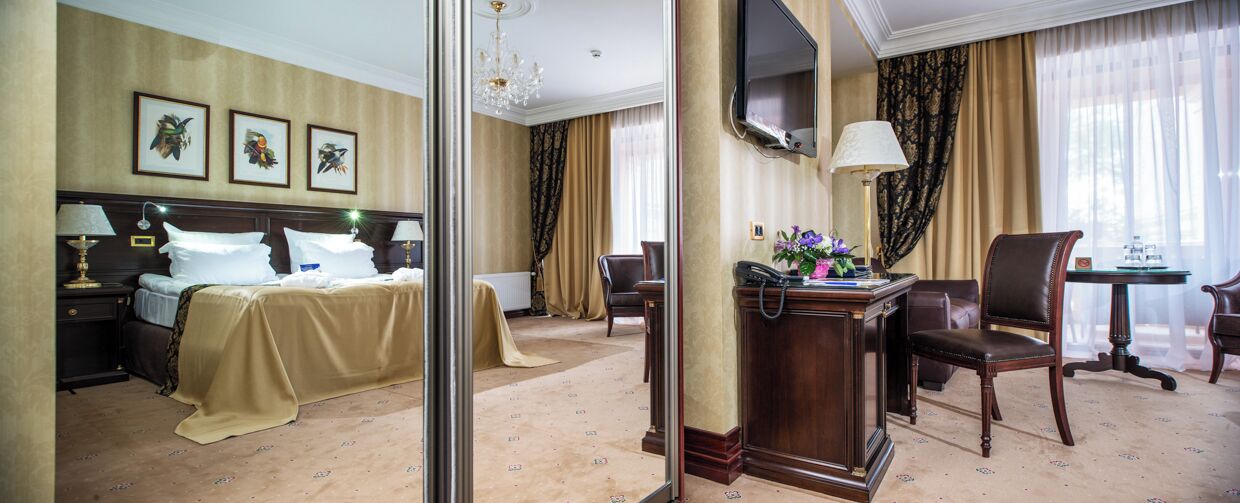 Roba de llit d'alta qualitat, minibar i caixa forta a l'habitació 