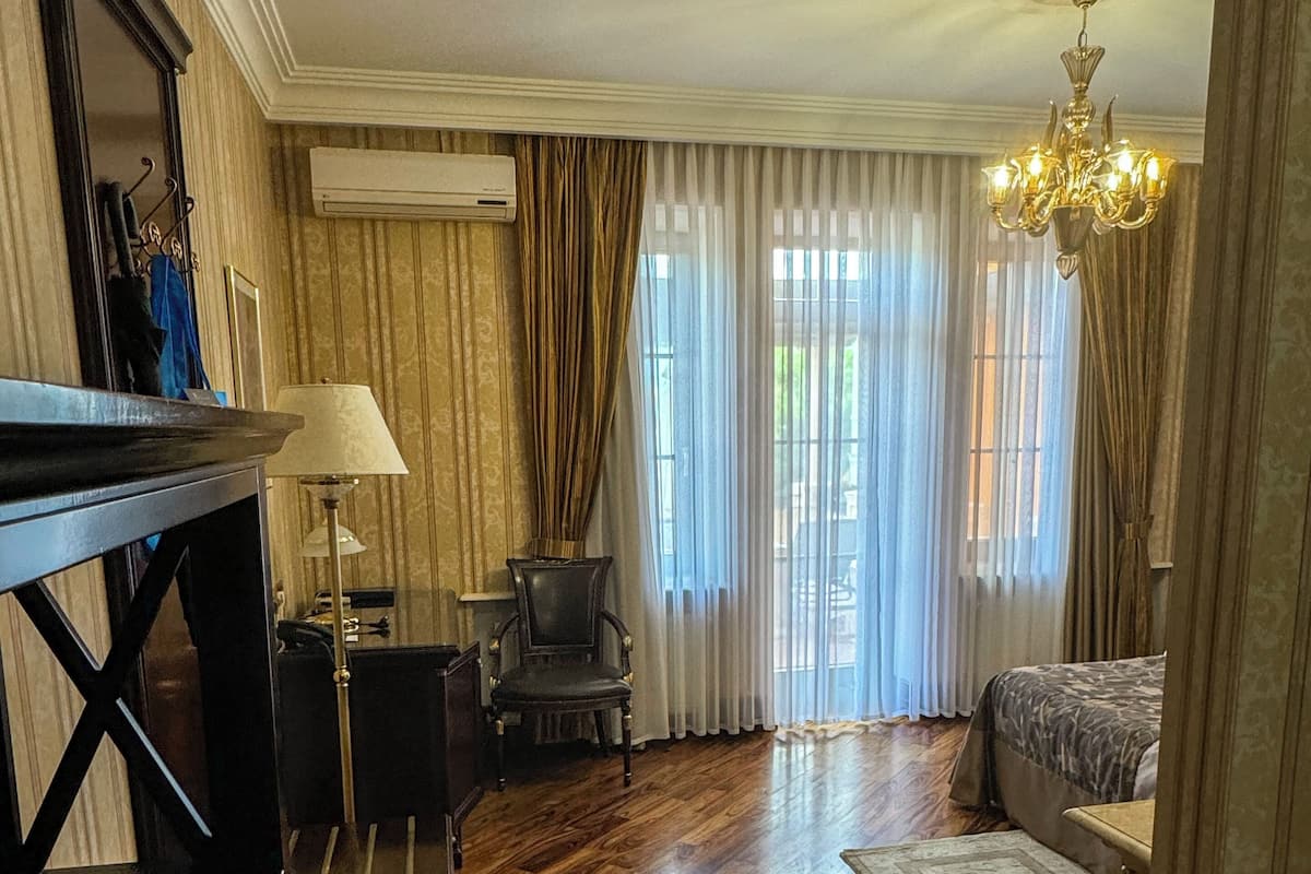 Deluxe Room | Premium bedding, minibar, in-room safe, desk