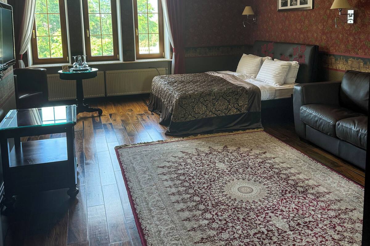 Premium bedding, minibar, in-room safe, desk