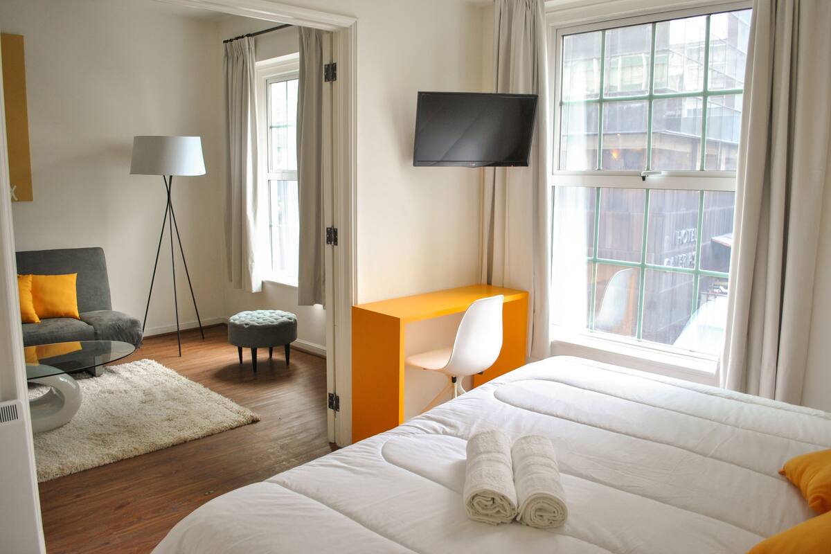Laptop workspace, WiFi (free), bed sheets