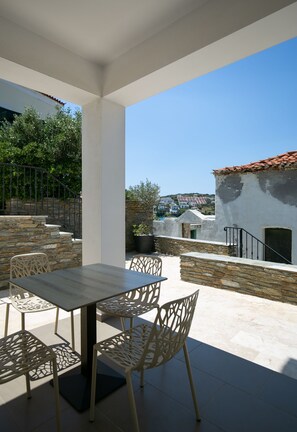 Deluxe Suite, Terrace, Garden View | Terrace/patio