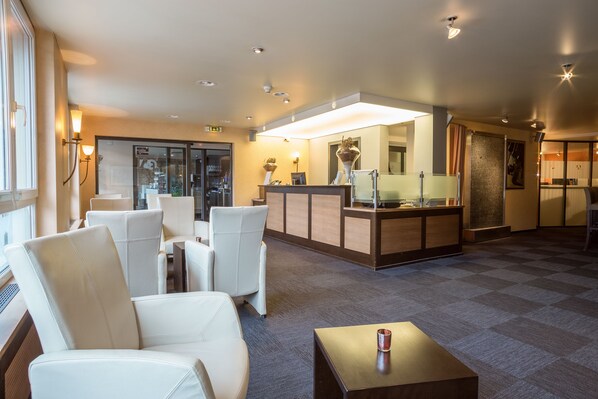 Lobby sitting area - Hotel Amaris (Olten)