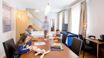 Perhehuone | Työpöytä, äänieristys, ilmainen Wi-Fi, vuodevaatteet