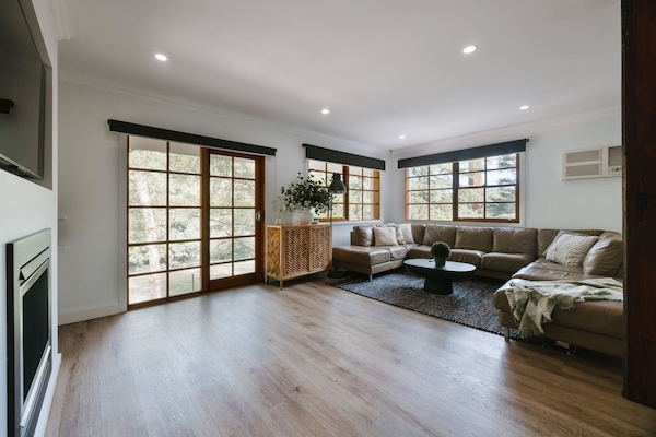 Plasma TV, DVD player