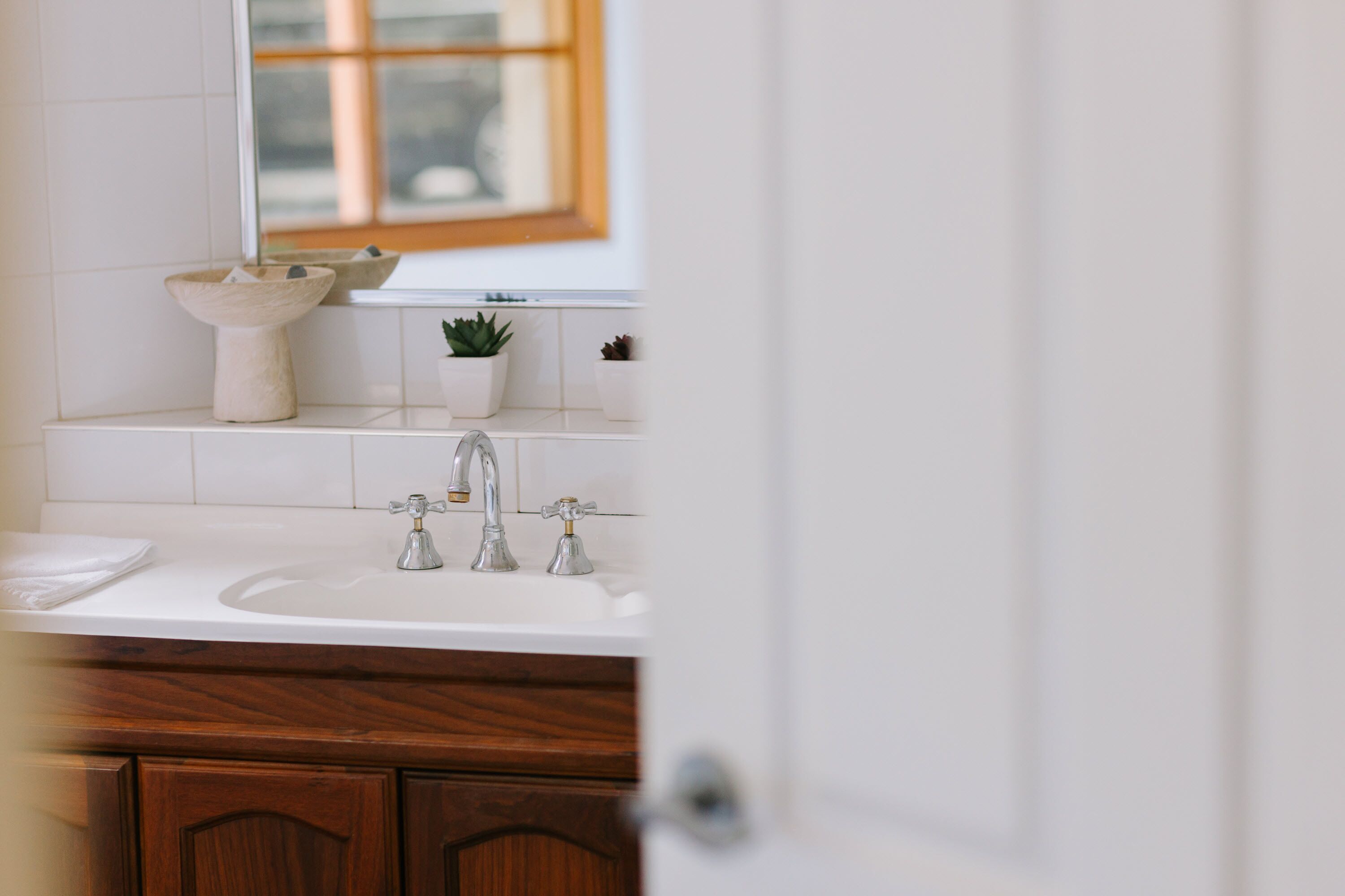 Sèche-cheveux, serviettes fournies, savon, shampoing