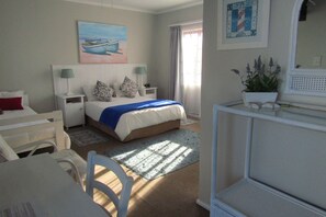 Standard Double or Twin Room | Free WiFi - Blouberg Dolphin Inn (Cape Town)