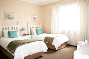 Twin Room (en-suite with shower) 