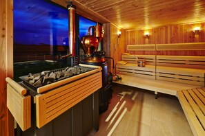 Een sauna, een stoombad, lichaamsbehandelingen, hotstone-massages
