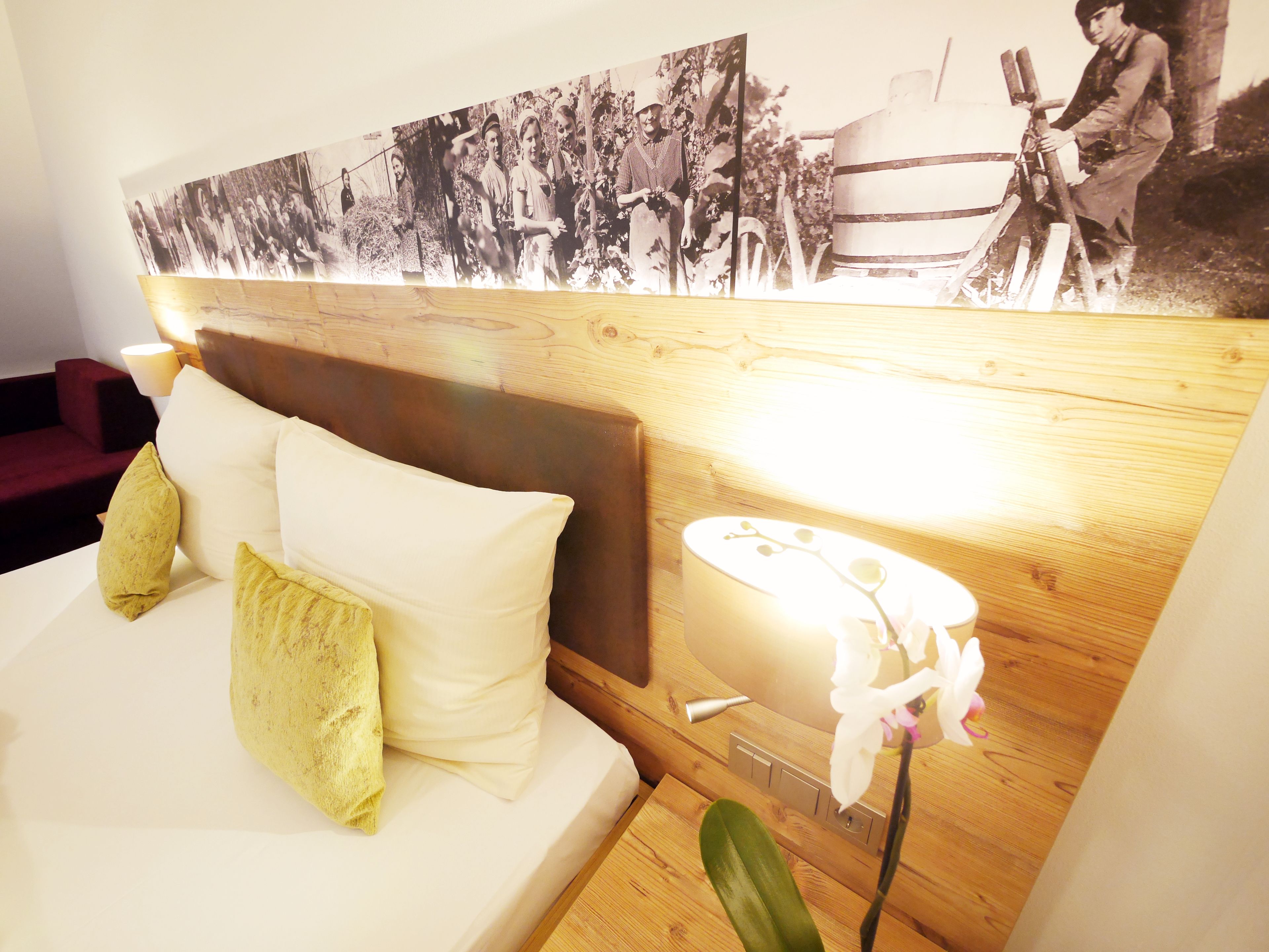 desk, soundproofing, free wifi