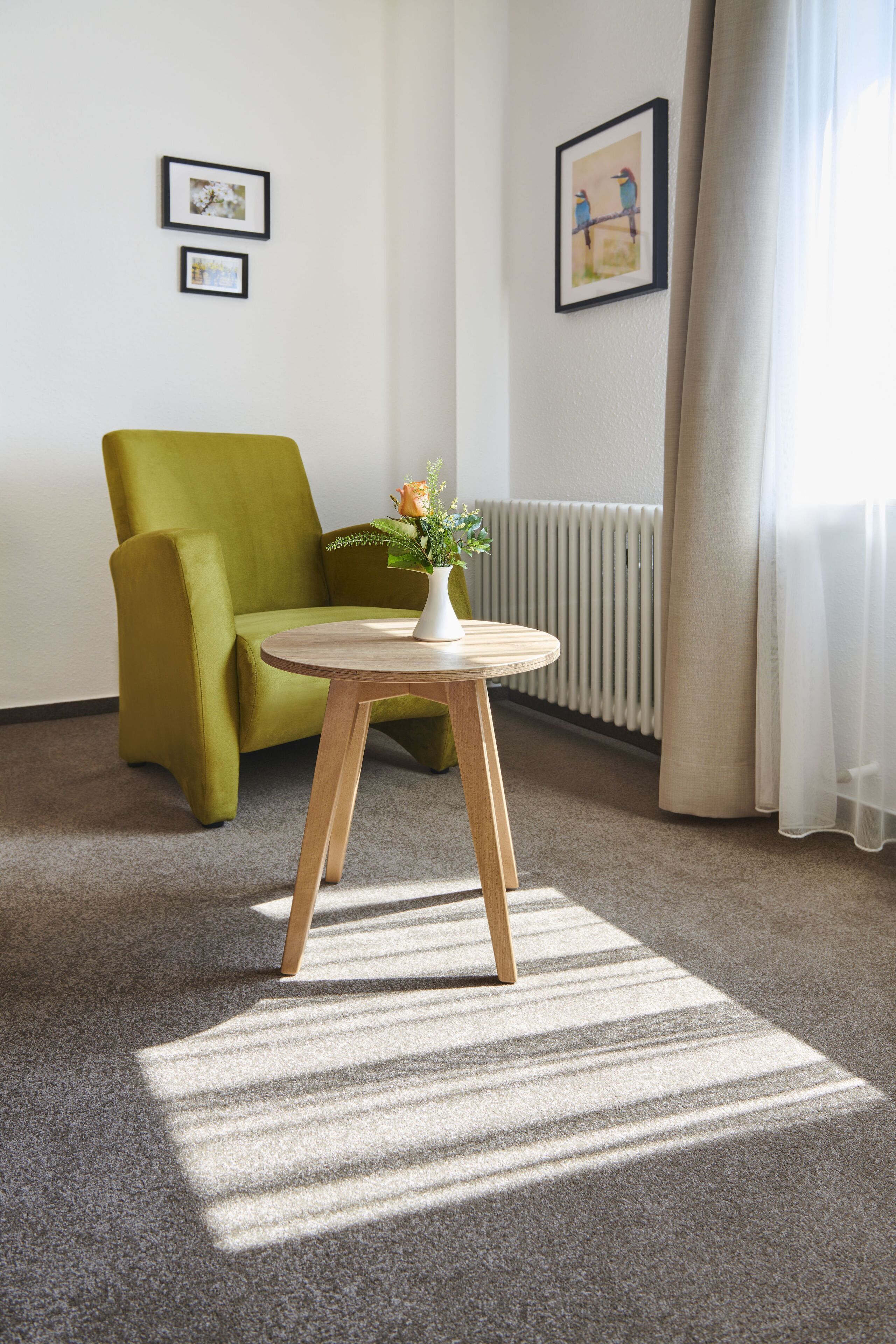 desk, soundproofing, free wifi