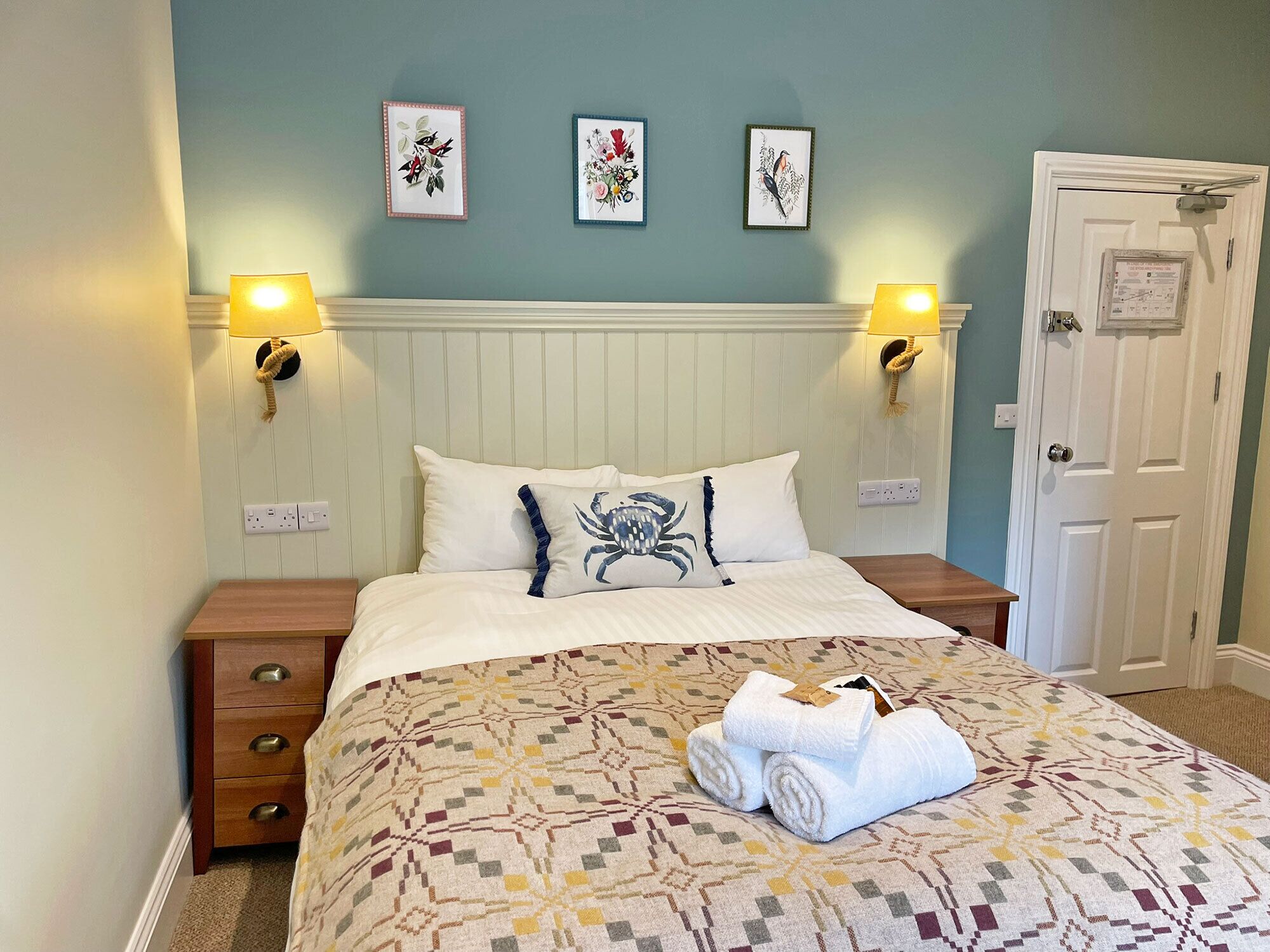 Økonomi-dobbeltrom | Skrivebord, strykejern/-brett, wi-fi (inkludert) og sengetøy