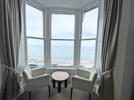 Family Room | Desk, iron/ironing board, free WiFi, bed sheets