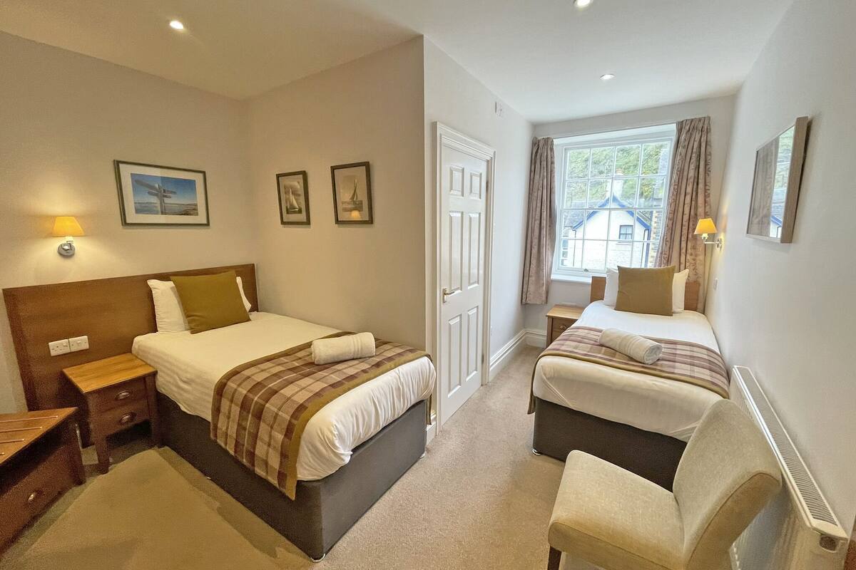 standard twin room | 1 bedroom, desk, iron/ironing board, free wifi