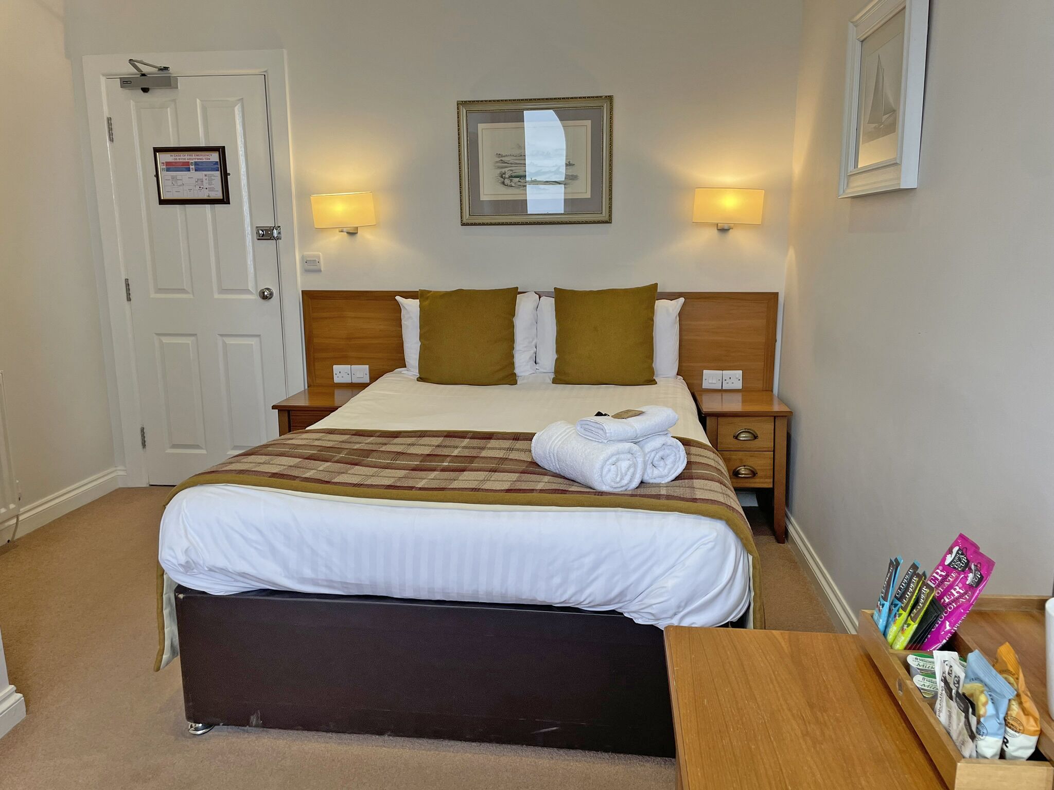 double room (3rd floor) | 1 bedroom, desk, iron/ironing board, free wifi