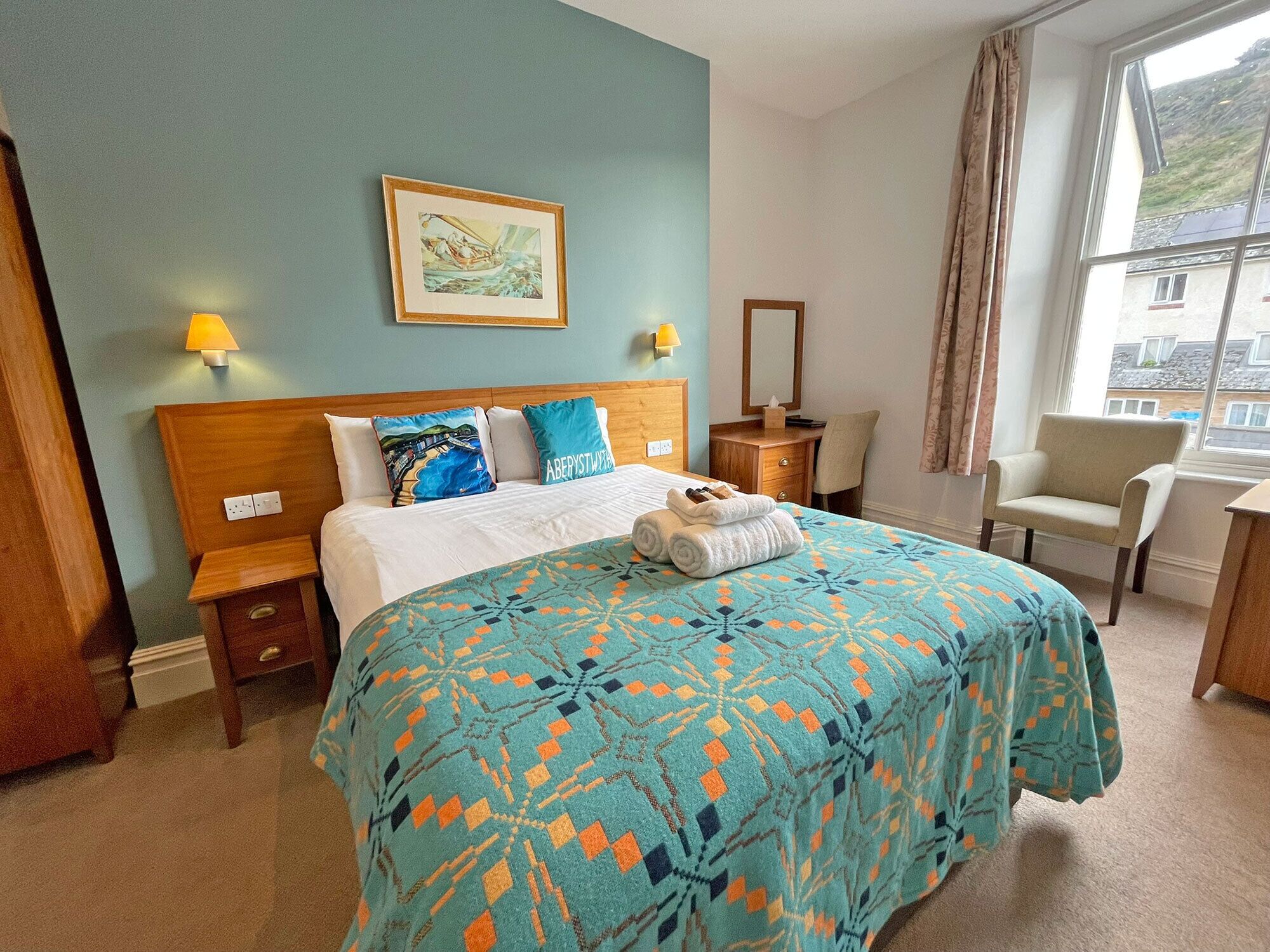 Dobbeltrom – standard | Skrivebord, strykejern/-brett, wi-fi (inkludert) og sengetøy