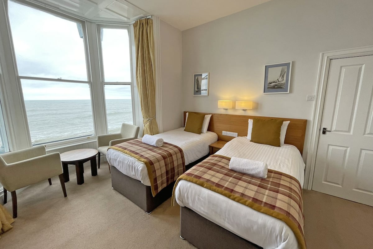twin room, sea facing | 1 bedroom, desk, iron/ironing board, free wifi
