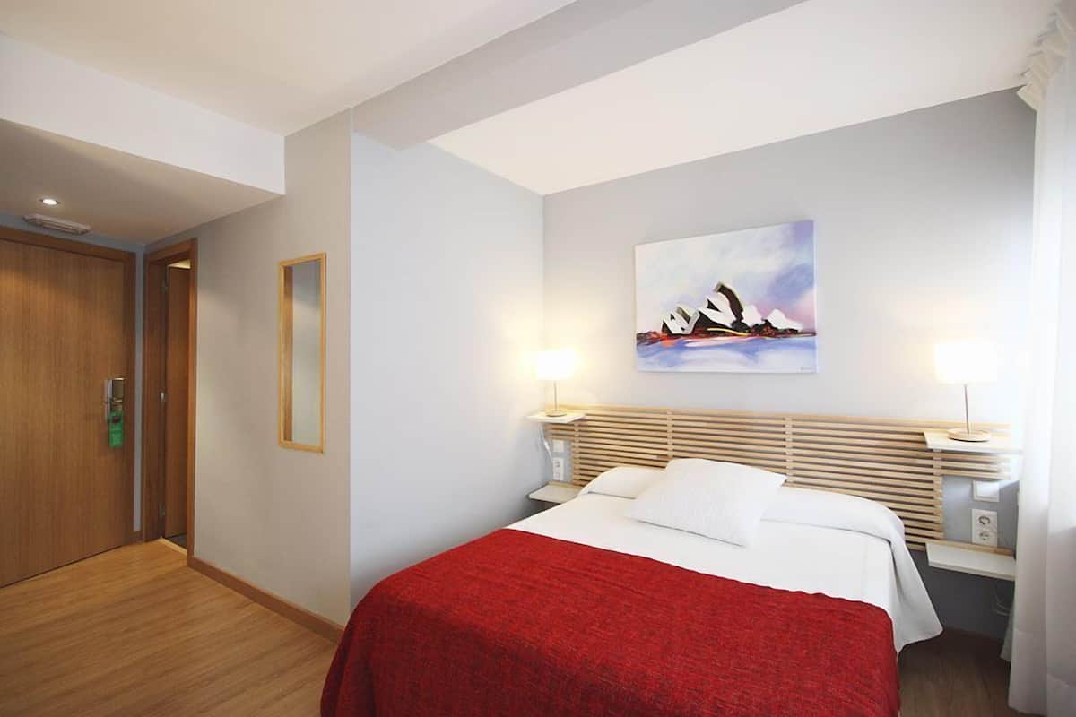Een bureau, gratis babybedden, extra bedden, gratis wifi