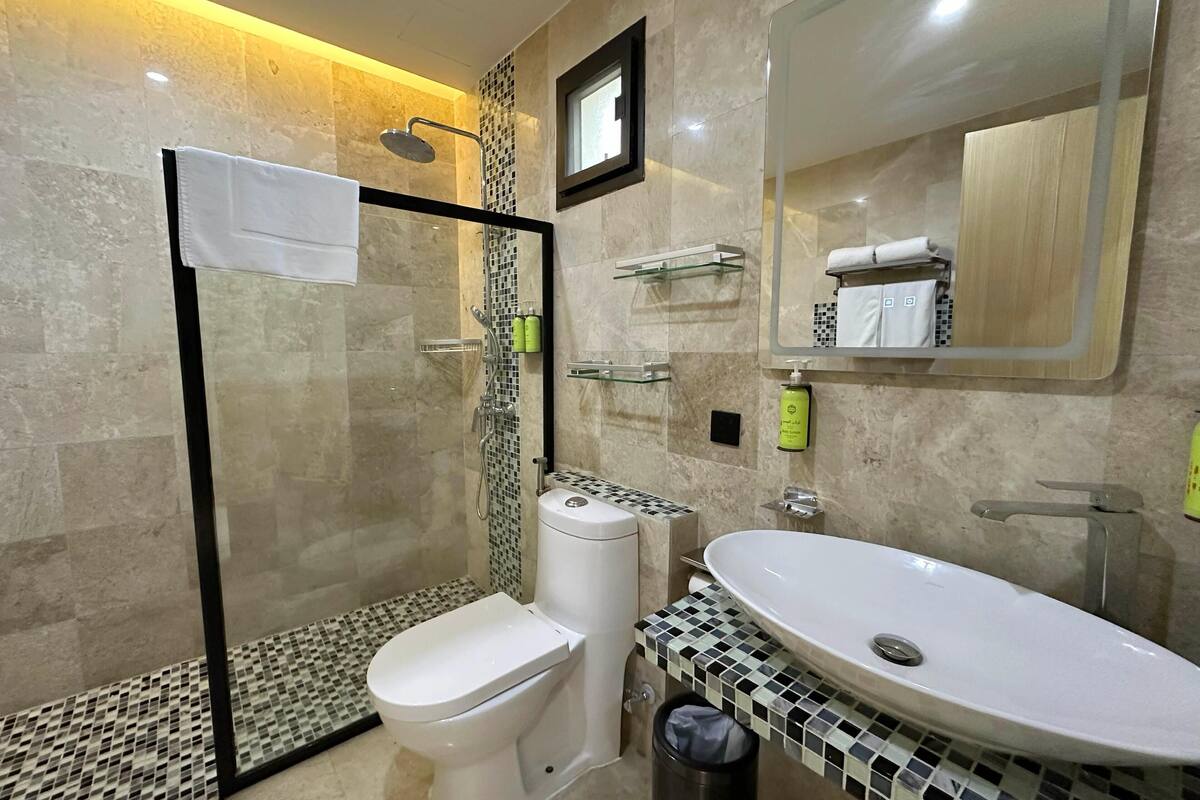Deluxe Chalet, 1 Bedroom, Balcony, Sea View | Bathroom